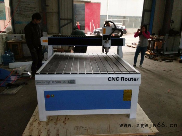 1212滚珠丝杠广告雕刻机精工-1212滚珠丝杠广告雕刻机 广告雕刻机  1325气动三头木工雕刻机图2