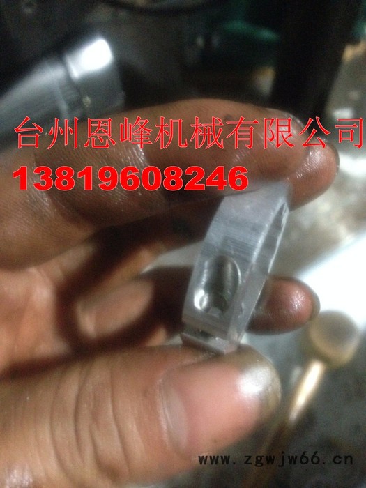 自动车锁死抱箍手柄卡套自动钻孔攻丝机图3