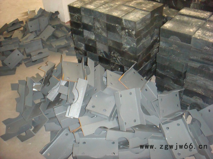 供应启明QMBLZD震动管托，聚氨酯管托**价廉，PUR硬质聚氨酯管托** 卡箍型隔热管托图3