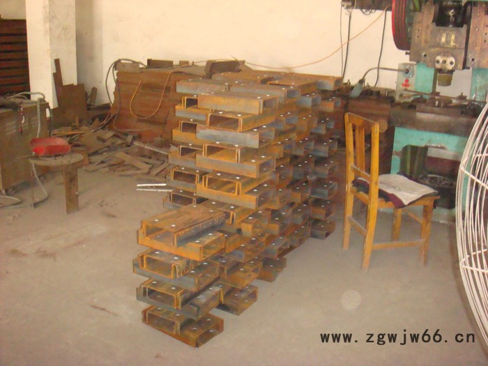 供应启明QMBLZD震动管托，聚氨酯管托**价廉，PUR硬质聚氨酯管托** 卡箍型隔热管托图2