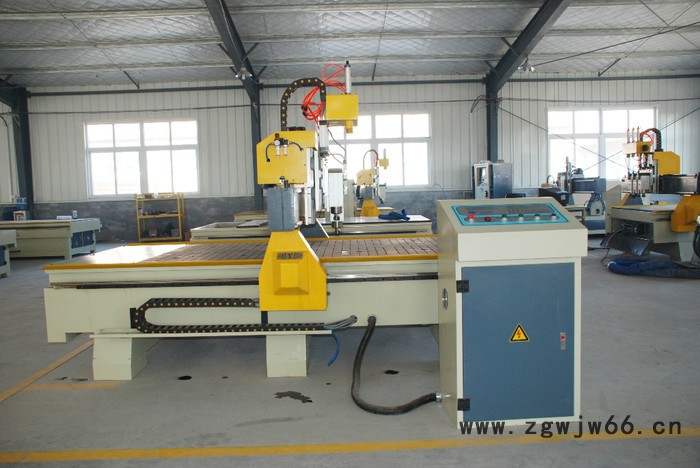 雕刻机配件：进口大功率伺服电机、真空吸附PVC台面 滚珠丝杠图2