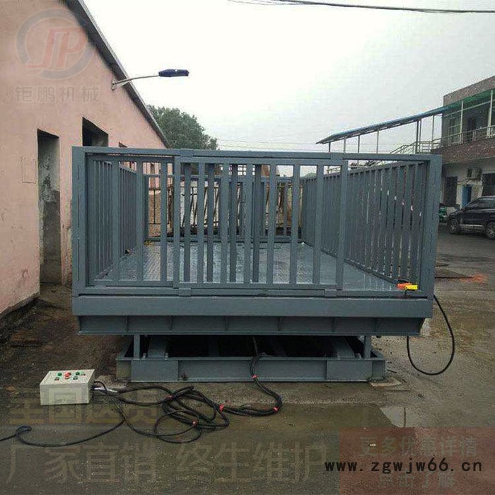 结构简单 移动式可升降出猪台 钜鹏 生猪传送防滑过桥 万向轮移动卸猪台图6