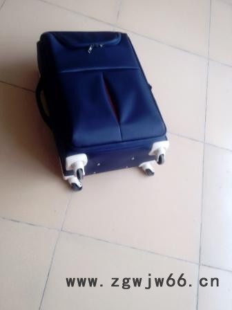 供应喜鹊软箱拉杆箱万向轮图3