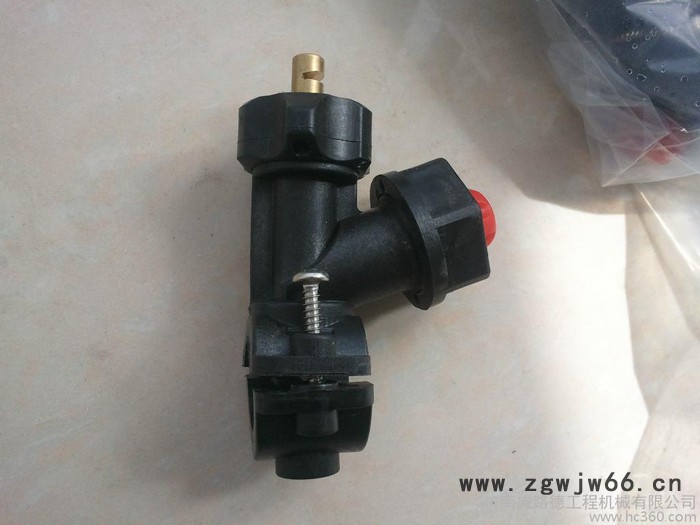 供应悍马压路机配件悍马130供应悍马130原装洒水喷嘴图2