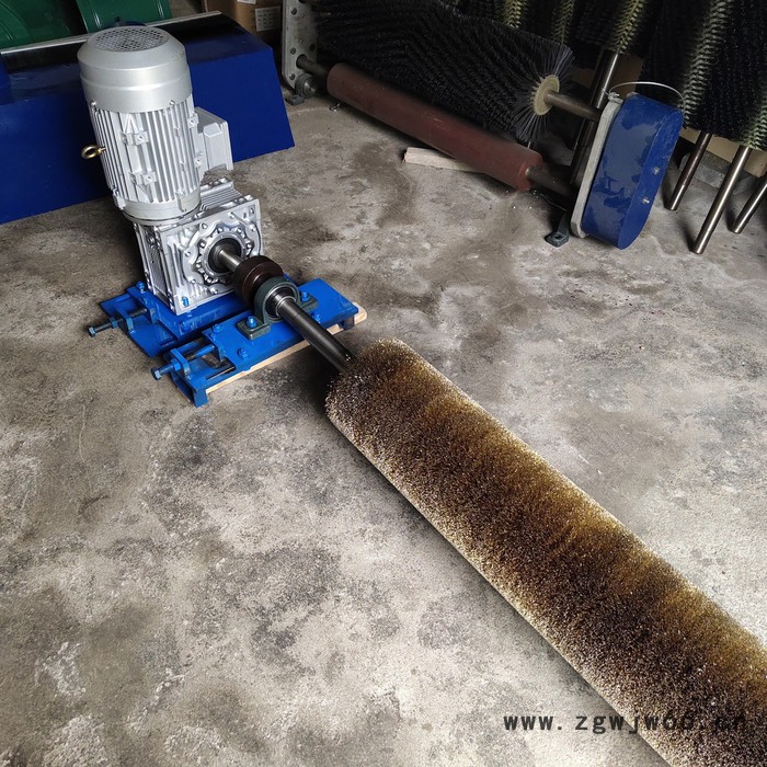 **电动毛刷清扫器电动机毛刷辊被动滚刷清扫器图2