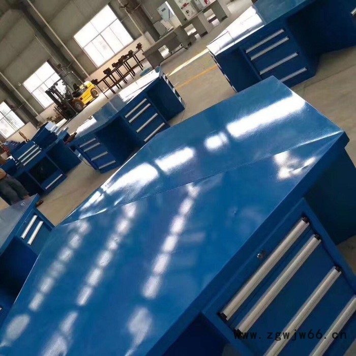 供应六角钳工台 六工位钳工实训桌子 学校钳工工作台厂家图2