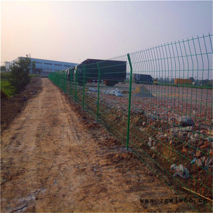 四川护栏网厂家 铁丝围栏网价格 公路防护网 钢丝网围栏 金属网围栏图7
