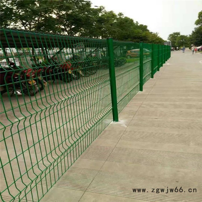 四川护栏网厂家 铁丝围栏网价格 公路防护网 钢丝网围栏 金属网围栏图5