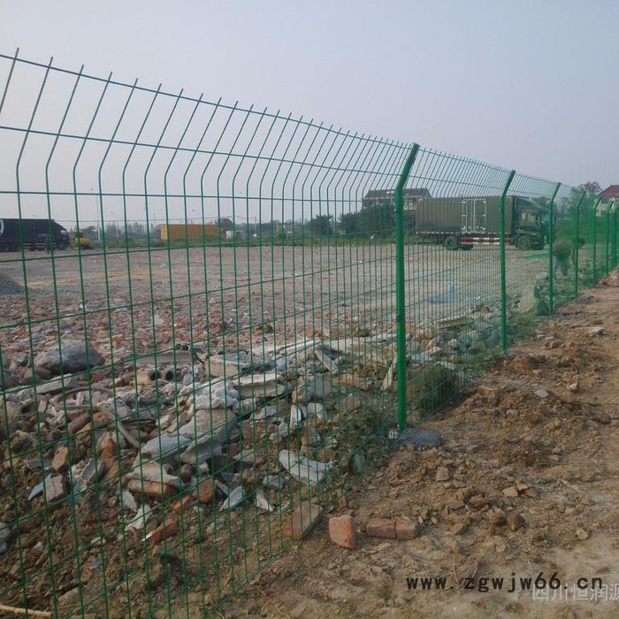 四川护栏网厂家 铁丝围栏网价格 公路防护网 钢丝网围栏 金属网围栏图8