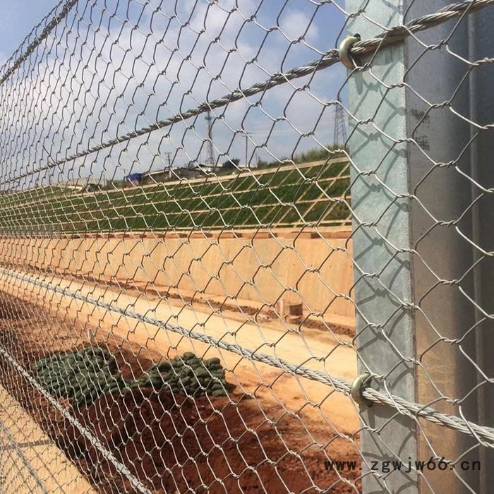 金属防护栅栏  菲璇铁路护栏网厂家 金属网片防护栅栏图3