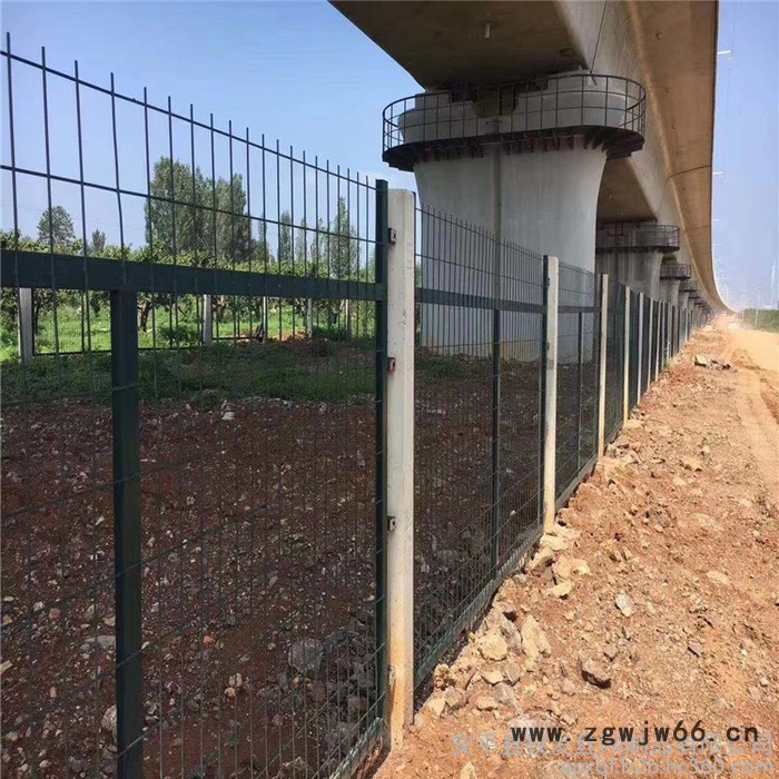 权发铁路防护栅栏 金属网片 桥下防护栅栏现货图5