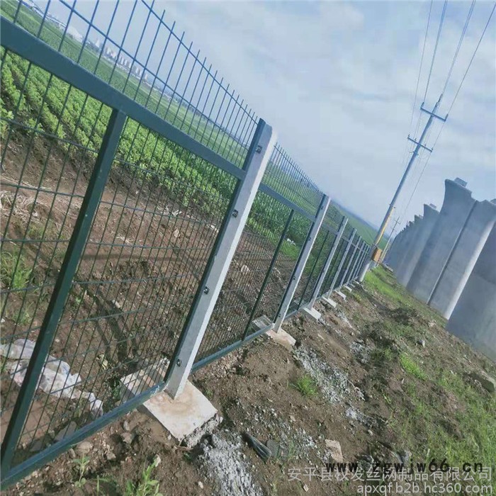 权发铁路防护栅栏 金属网片 桥下防护栅栏现货图6