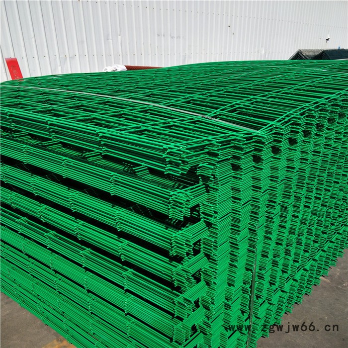 围栏护栏厂 双边护栏网厂 卷圈护栏网 金属网片防护栅栏 绿色护栏网图7