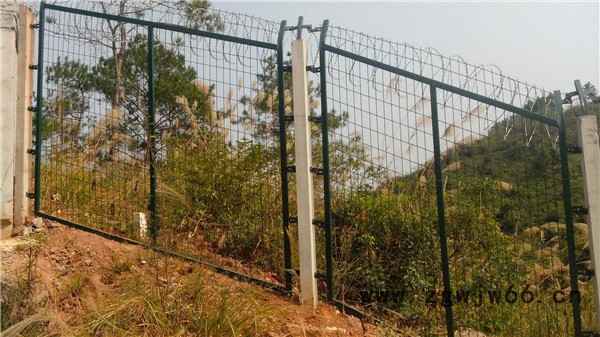 洞口金属网片防护栅栏 高铁栅栏网片 安平瑞奥 现货供应 金属网防护栅栏图4