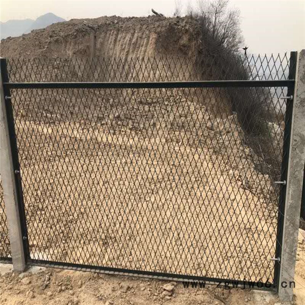 百瑞高铁防护栅栏 高铁水泥柱栅栏 高铁绿色铁丝防护网 铁路金属网片栅栏 铁路金属网片厂家