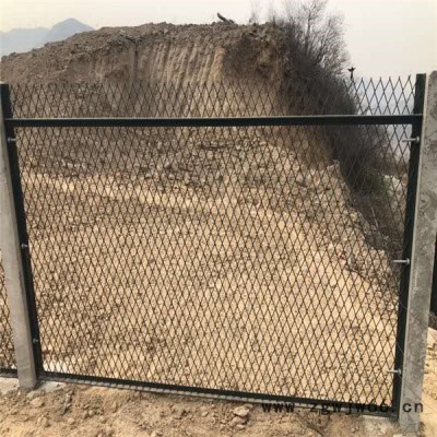 百瑞高铁防护栅栏 高铁水泥柱栅栏 高铁绿色铁丝防护网 铁路金属网片栅栏 铁路金属网片厂家