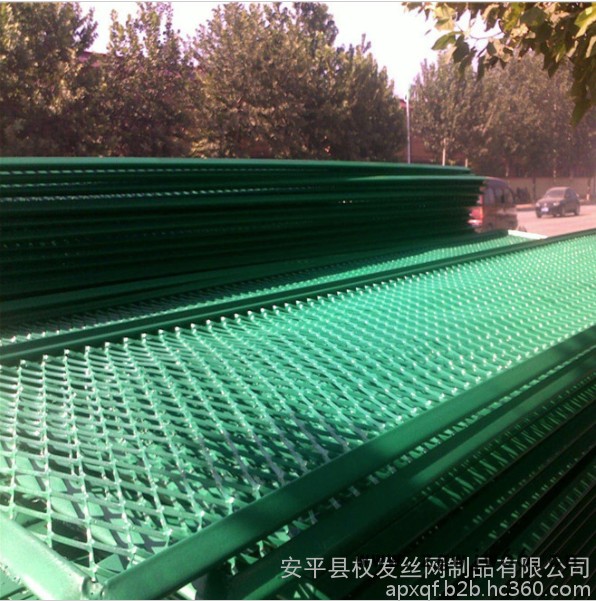 权发 白城公路隔离板网厂家  浸塑金属网价格图4