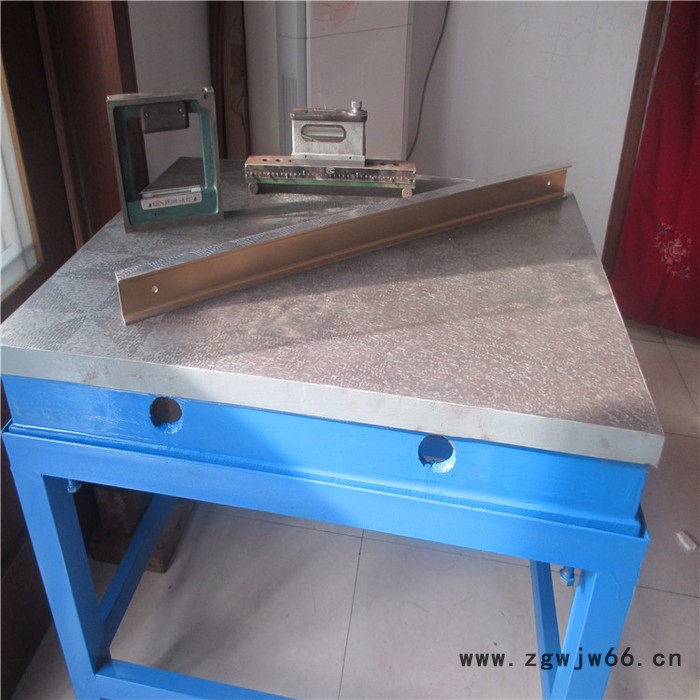 铸铁平板  铸铁平板厂家  **  价格优势 质量保证 铸铁平台 铸铁焊接平板 铸铁检验平板 铸铁装配平板钳工工作台图3