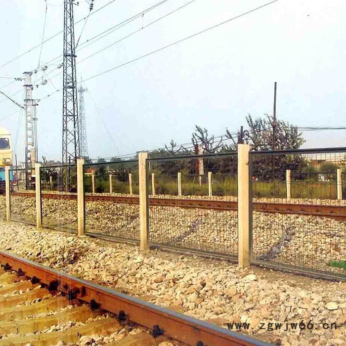 百瑞 高铁金属网片 防护栅栏  高铁网片栅栏  金属防护栅栏  金属栅栏网片铁路   金属栅栏网片公路图2