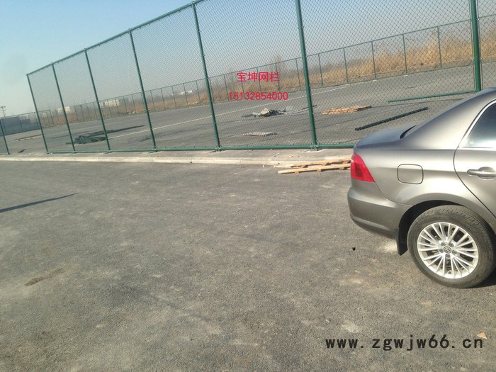 宝坤直销包塑斜方正空网片球场勾花网装饰金属网体育场围栏图4