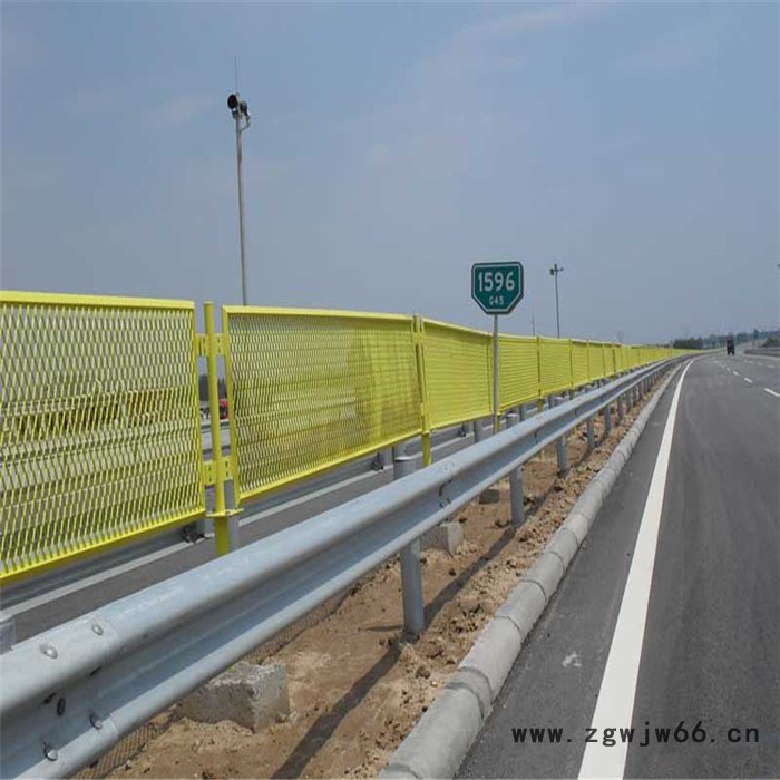 振鼎厂家供应高速公路中央防眩网 交通钢板网 菱形孔浸塑防护网 镀锌金属网图2