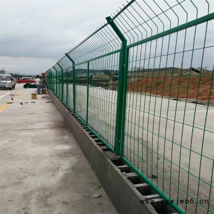 边框护栏网 成都护栏网 养殖围栏网厂家 金属网围栏 铁丝围栏网图2