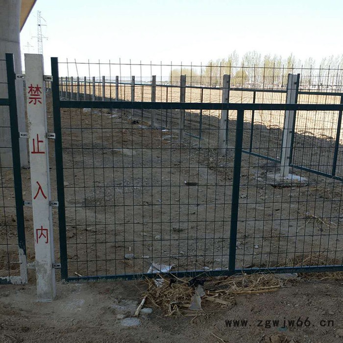 菲璇2012-8001、8002 金属网片防护栅栏 山东铁路护栏隔离栅安装施工中图5