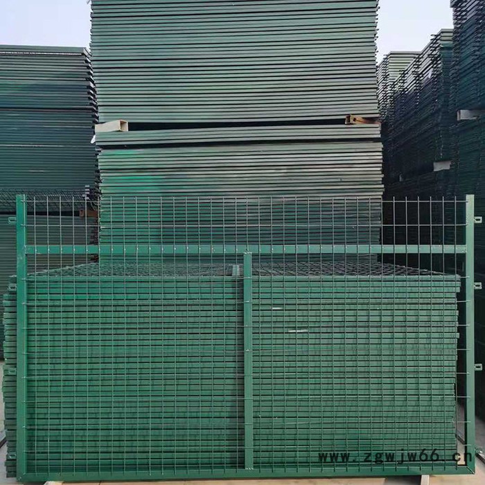 菲璇2012-8001、8002 金属网片防护栅栏 山东铁路护栏隔离栅安装施工中图2