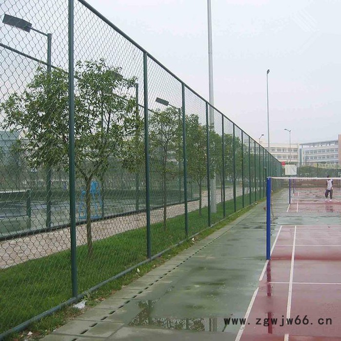 【宝坤品牌】 操场铁丝网围栏 篮球场围栏金属网 篮球场铁丝网围栏价格图2
