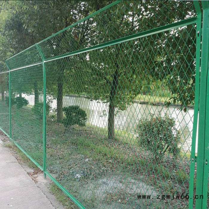 方川现货铁路防护栅栏金属网片厂家 高铁飞机场隔离栅 公路铁丝围栏网价格图4