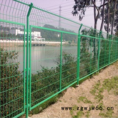 方川现货铁路防护栅栏金属网片厂家 高铁飞机场隔离栅 公路铁丝围栏网价格图5