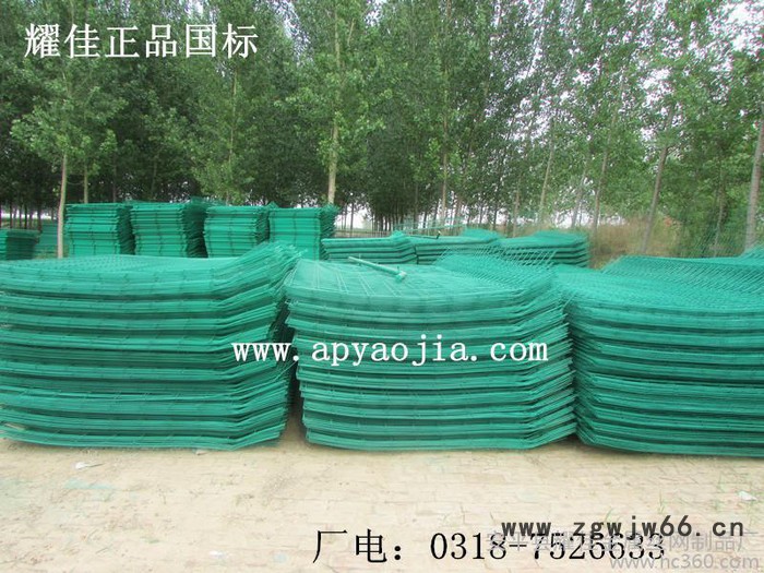 护栏网厂双边护栏网养殖网隔离网果园圈地网养鸡网金属网围栏网护栏网防护网图3