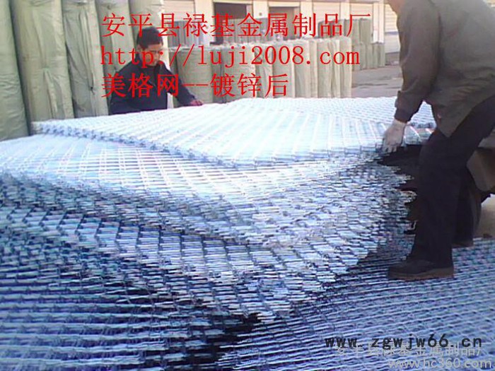 供应禄基厂生产的2*4米建筑网片  护栏 护栏网片 金属网栏 金属网