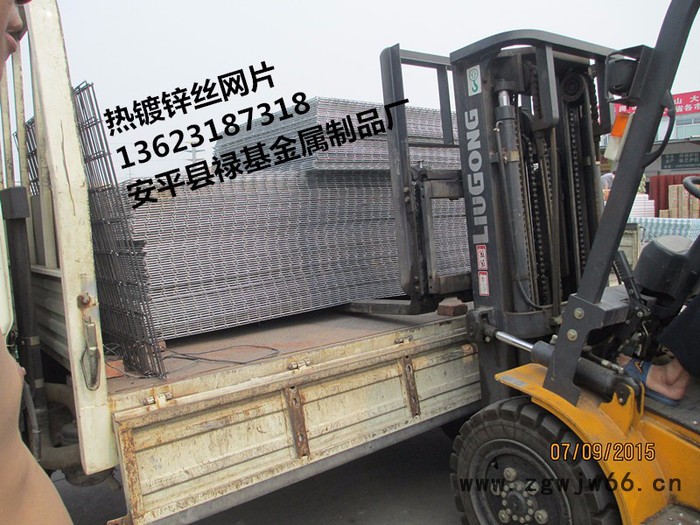 供应禄基厂生产的2*4米建筑网片  护栏 护栏网片 金属网栏 金属网图5