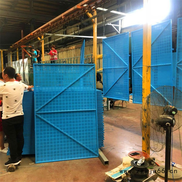 全钢爬架网 高层建筑工地安全防护蓝色圆孔金属网板 冲孔爬架网片峰尚安丝网