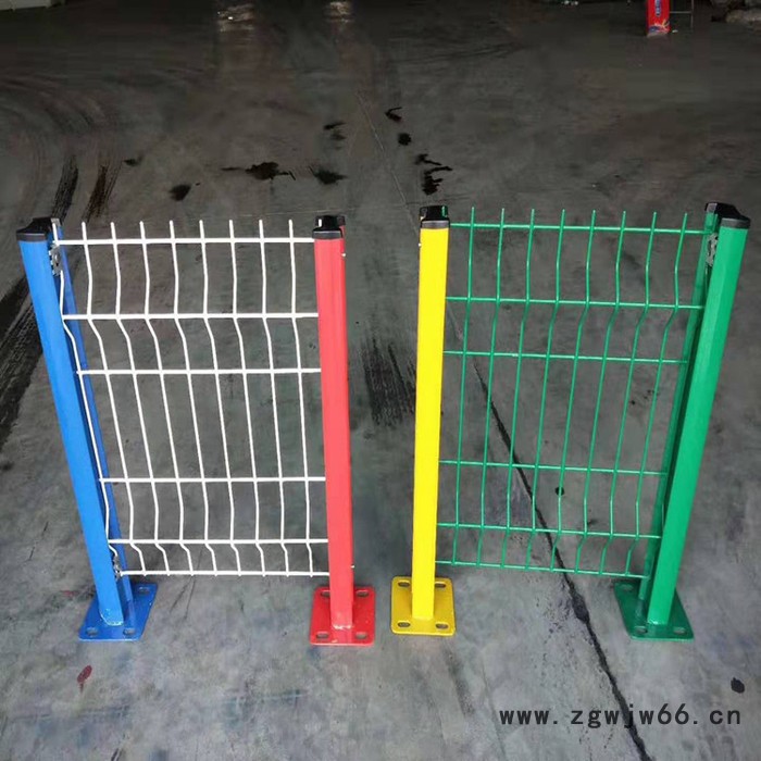 供应护栏_生活区隔离网厂家/桃型柱护栏网/金属网栏栅/围栏网图5