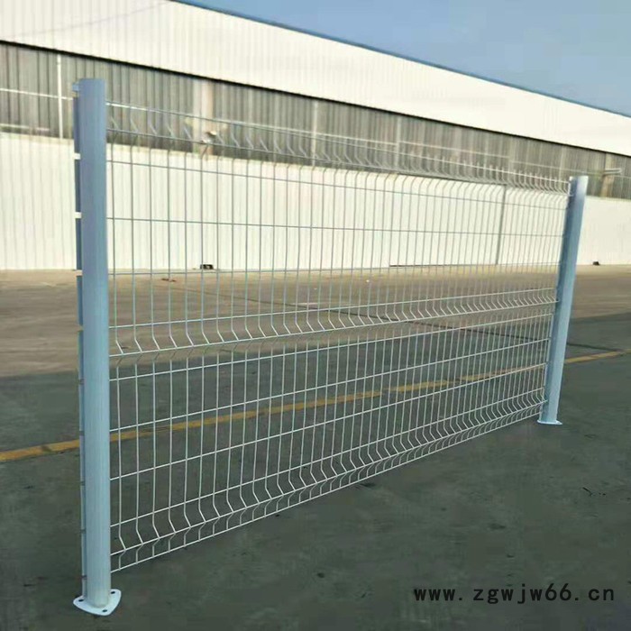 供应护栏_生活区隔离网厂家/桃型柱护栏网/金属网栏栅/围栏网图2