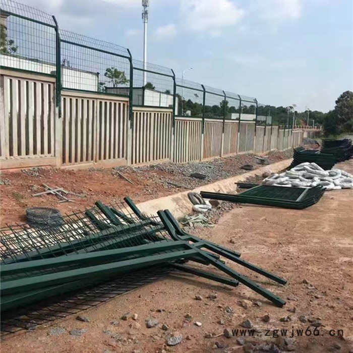 铁路加高网 铁路金属网铁路隔离栅规格 铁路加高防护栅栏 瑞奥 支持定做图3