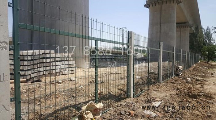 冠欧 铁路桥下防护栅栏  铁路专用防护栅栏 铁路桥下防护栅栏厂家 铁路8001铁路防护栅栏 金属网片防护栅栏图5