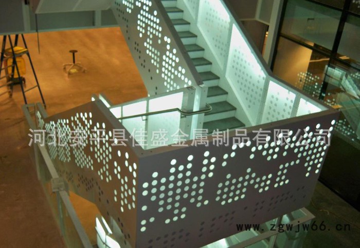 冲孔板网 冲孔塑料板网 楼梯金属网 金属装饰网图2