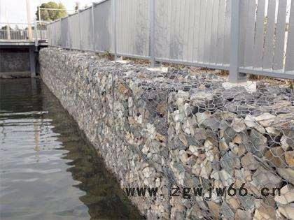 瑞旗隆六角形金属网片 格宾网加筋格宾是加筋土工程的新技术。它以低碳钢丝为基本材质，钢丝经热浸镀锌及特殊覆塑工艺表面处理图6