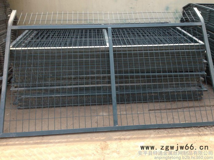 现货供应高速铁路防护栅栏 金属网片防护栅栏 桥下防护栅栏 防护网