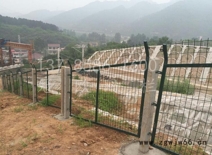 冠欧GO-TL8001 铁路防护栅栏厂家铁路防护栅栏价格通线2012(8002)金属网片防护栅栏图4