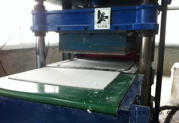 全自动造型机新型外墙保温材料 STP保温板福建泉州三嘉机械SP100 全自动成型机