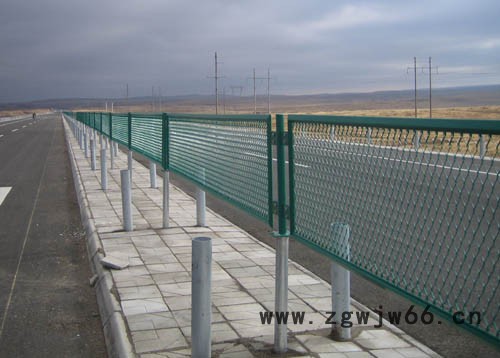 安平护栏/护栏网|公路防眩网|金属网|防抛网|铁板网|金属扩张网|冲孔板图4