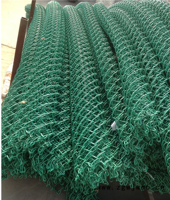 厂家专业生产勾花网、护栏网、小区护栏、高速公路铁路护栏  安平县德明金属网业有限公司图2