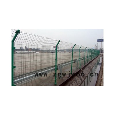 安平德明金属网业专业生产高速公路铁路护栏、防护网、小区隔离栅