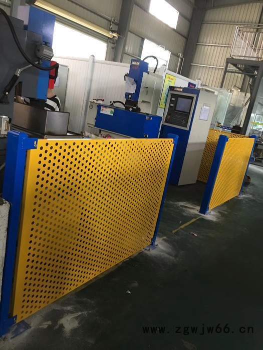 华双 防风冲孔围挡 道路冲孔围栏 白色冲孔市政隔离 道路抑尘施工围挡 消音冲孔金属网 冲孔板护栏 钢结构装饰围栏图6