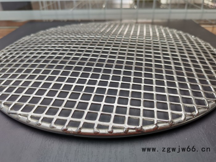 烧烤网是用金属网加工制作的  以**铁丝编制、焊接而成图3