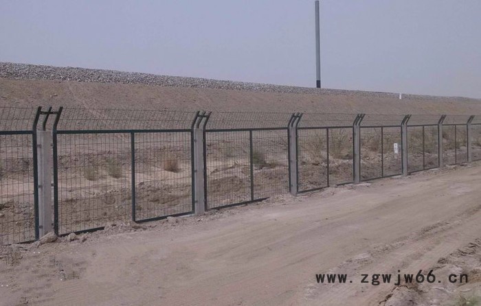 2*3米防护栅栏加密金属网片-高速公路护栏网-莱邦图2